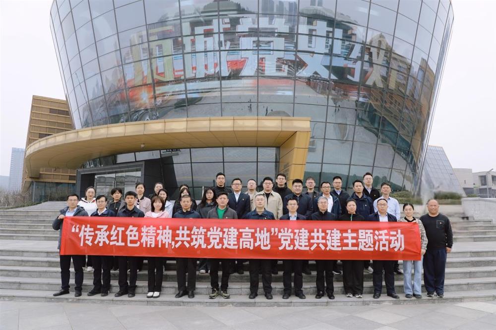 市國資委黨建與統(tǒng)戰(zhàn)工作處、宣傳與群團工作處與產(chǎn)發(fā)集團聯(lián)合開展“黨建共建”志愿植樹活動
